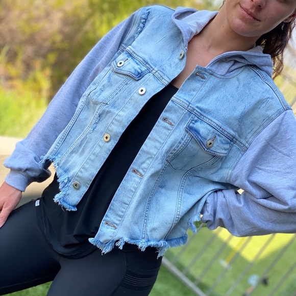 Distressed crop jean jacket - Picture 3 of 12